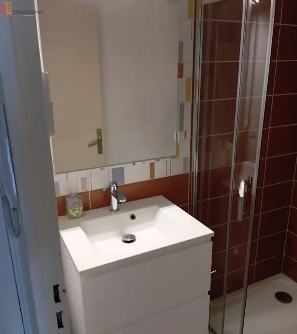 Studio 27m² Nîmes 30900 - Climatisé, parking - Photo 2