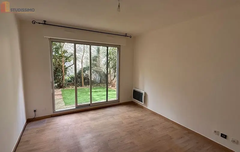 Studio 20m² Nîmes 30000 - Jardin, parking - Photo 4