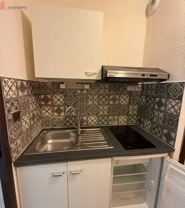 Studio 20m² Nîmes 30000 - Jardin, parking - Photo 1