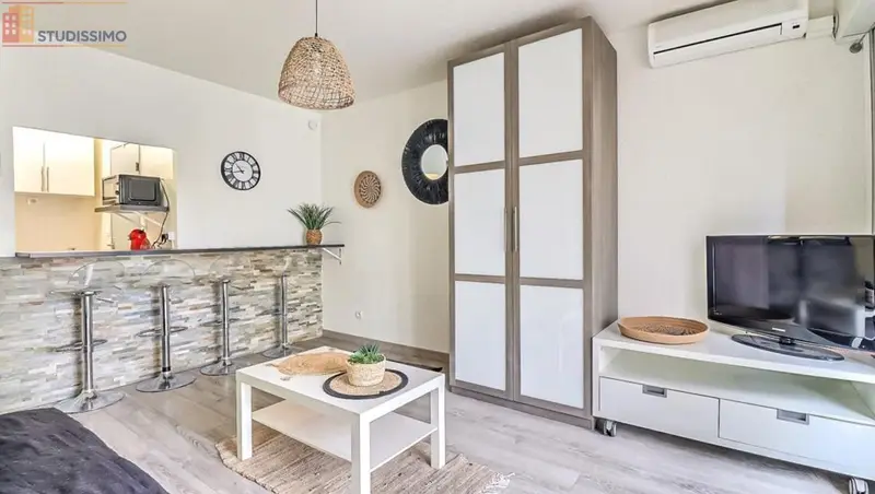 Studio meublé 21m² Nîmes centre - Meublé, DPE D - Photo 3