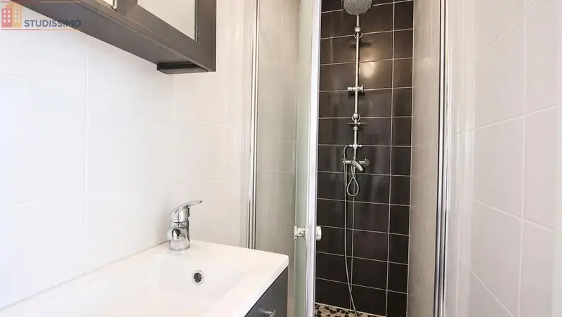 Studio meublé 17m² Nîmes - Meublé, DPE D - Photo 3
