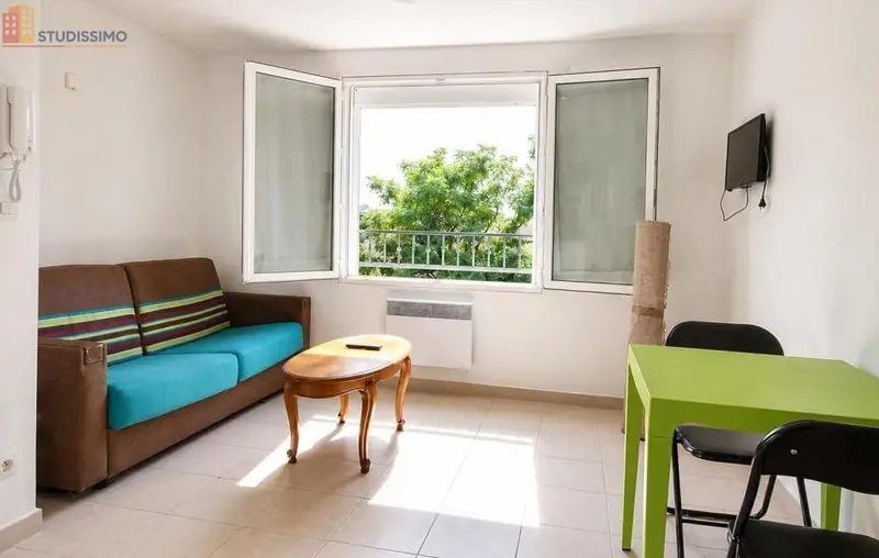 Studio meublé 17m² Nîmes - Meublé, DPE D - Photo 2
