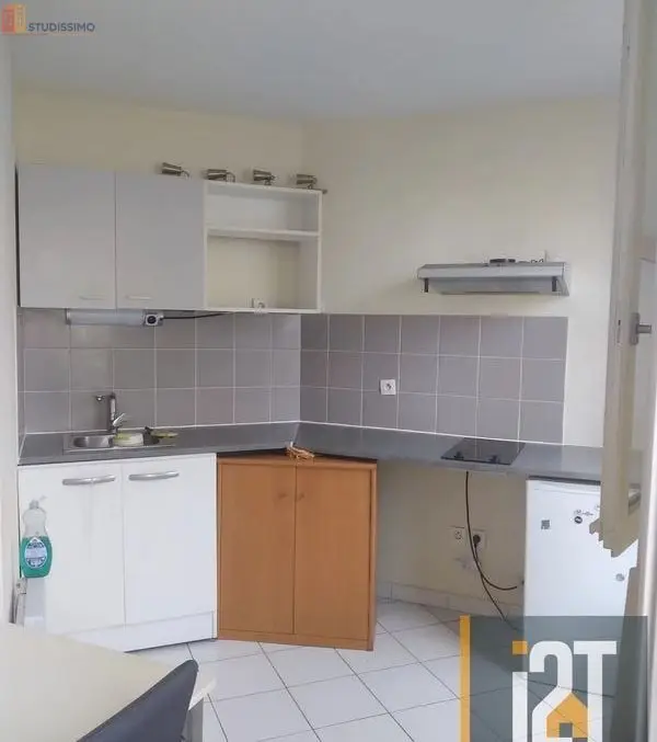 Studio meublé 27m² Nîmes centre - Meublé, 4e étage - Photo 3