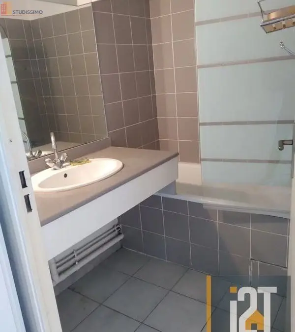 Studio meublé 27m² Nîmes centre - Meublé, 4e étage - Photo 2