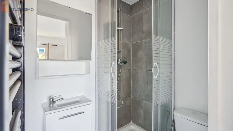 Studio meublé 17m² Nîmes 30900 - Lumineux, 4e étage - Photo 4