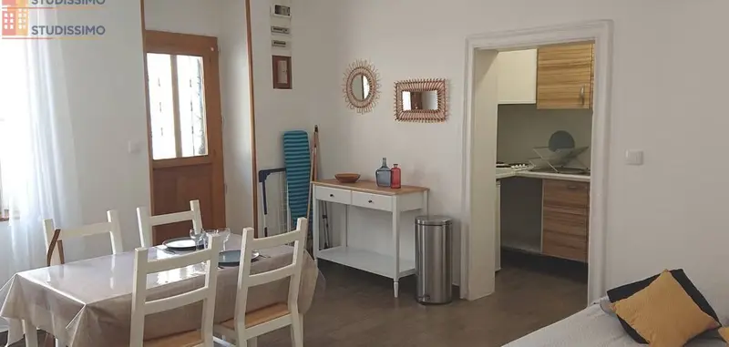 Studio meublé 28m² Saint-Gilles 30800 - Meublé, DPE D - Photo 4