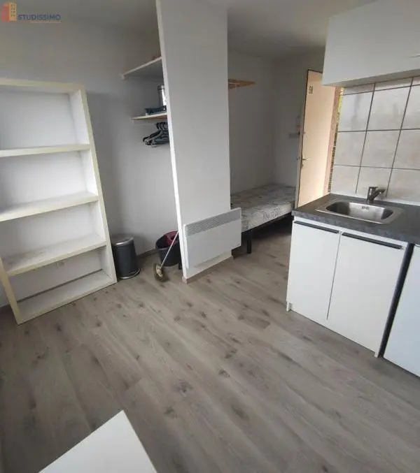 Studio meublé 13m² Nîmes centre - Meublé, dernier étage - Photo 1