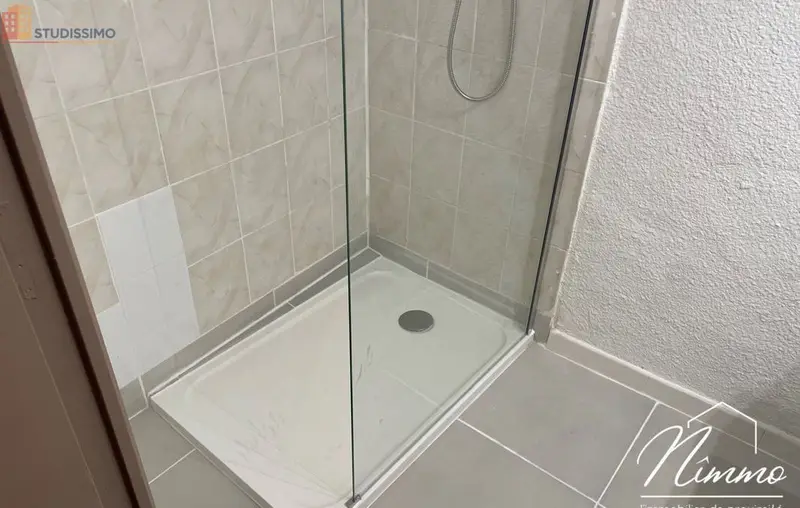 Studio meublé 35m² Nîmes 30900 - Meublé, DPE D - Photo 2