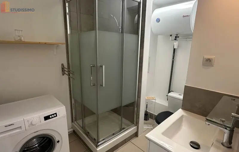 Studio meublé 27m² Nîmes 30000 - Balcon, parking - Photo 2