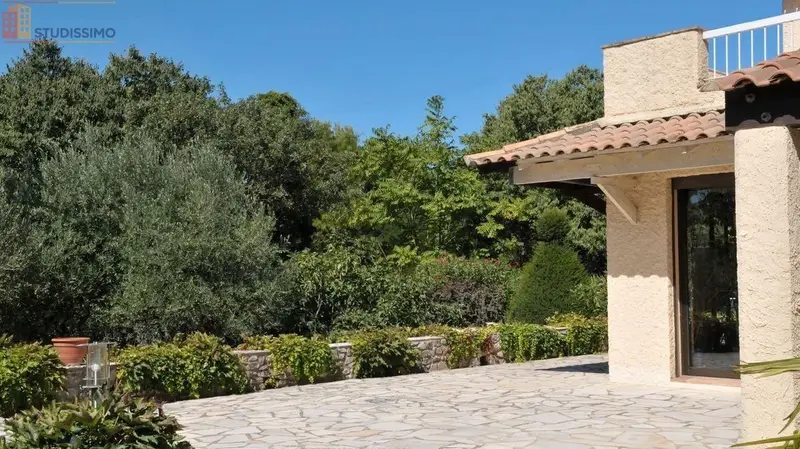 Studio meublé 16m² Nîmes - Calme, terrasse et jardin - Photo 1