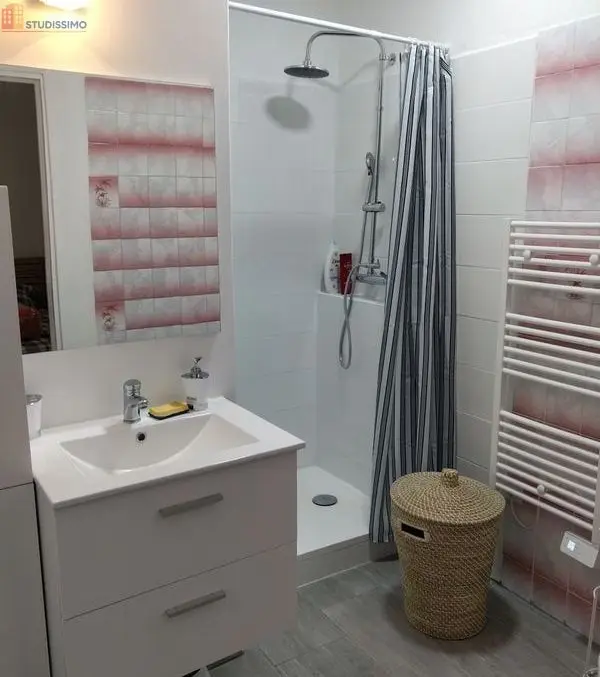 Studio meublé 28m² Nîmes 30000 - Meublé, DPE D - Photo 2
