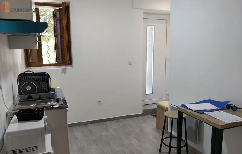 Studio meublé 28m² Nîmes 30000 - Meublé, DPE D - Photo 1