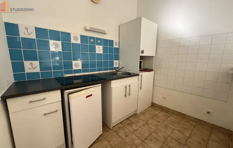 Studio meublé 40m² Nîmes 30900 - Lumineux, 2e étage - Photo 4