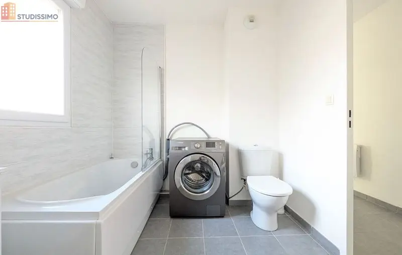 Studio 32m² Nîmes centre - Lumineux, étage élevé - Photo 2