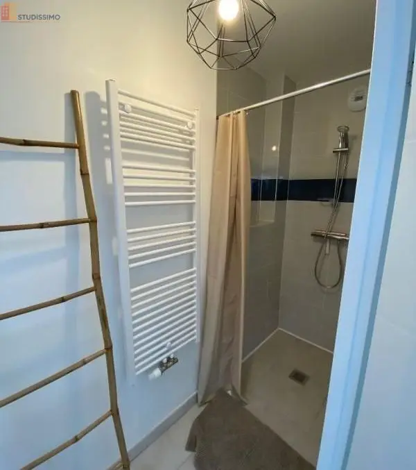 Studio meublé 9m² Bordeaux 33800 - Lumineux, étage élevé - Photo 2