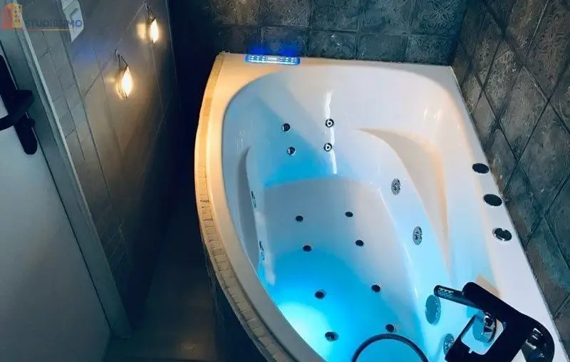 Studio 25m² Montpellier centre - Meublé, baignoire balnéo - Photo 2