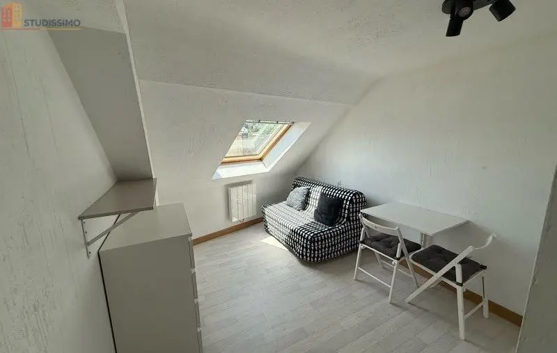 Studio meublé 13m² Redon - Lumineux, dernier étage - Photo 2