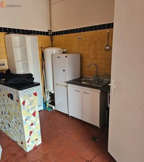 Studio meublé 28m² Sète 34200 - Joli, dernier étage - Photo 2