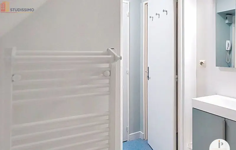 Studio meublé 18m² Redon - Lumineux, dernier étage - Photo 4