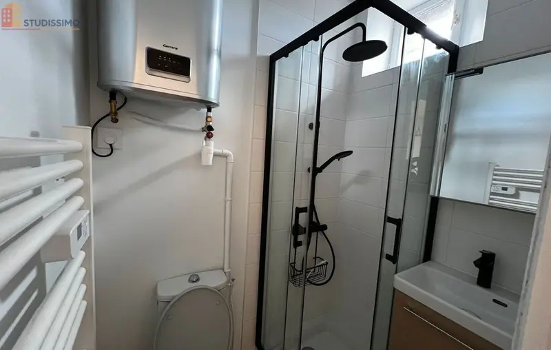 Studio meublé 14m² Rennes centre - Calme, lumineux - Photo 1