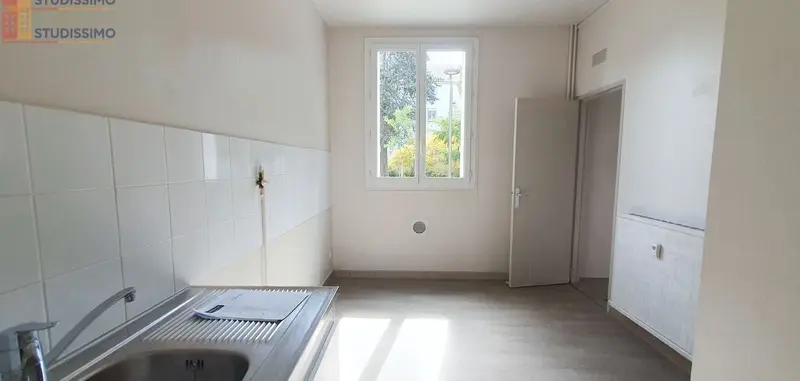 Studio 38m² Tours 37100 - Belle pièce de vie, cellier - Photo 1