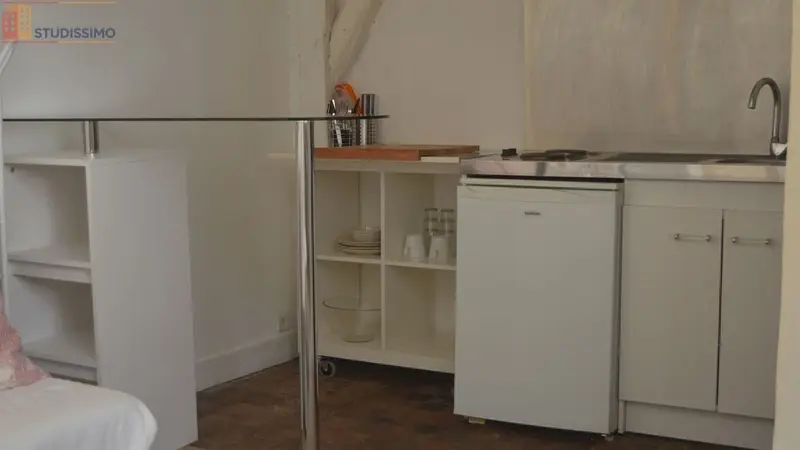 Studio meublé 18m² Rennes hypercentre - Lumineux, 3e étage - Photo 2