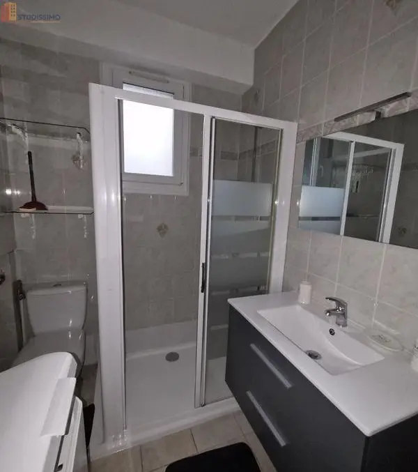 Studio meublé 28m² Grenoble centre - Meublé, 1er étage - Photo 2