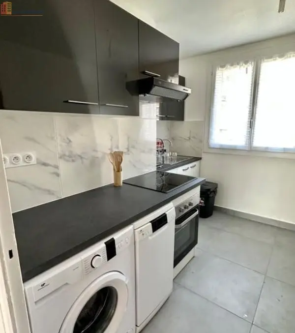 Studio meublé 11m² Grenoble 38100 - Lumineux, dernier étage - Photo 1