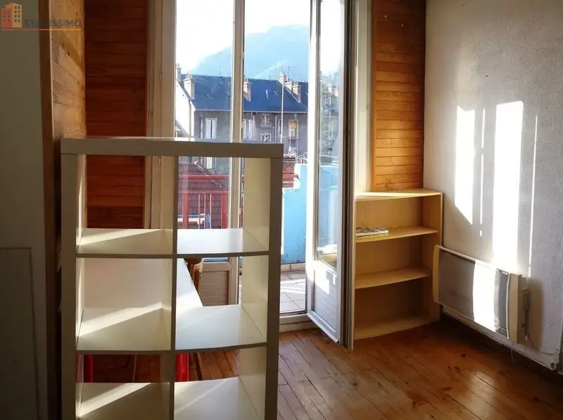Studio 21m² Grenoble centre - Meublé, dernier étage - Photo 2