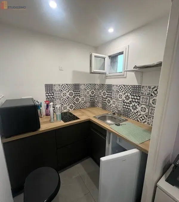Studio meublé 22m² Grenoble 38000 - Lumineux, dernier étage - Photo 2
