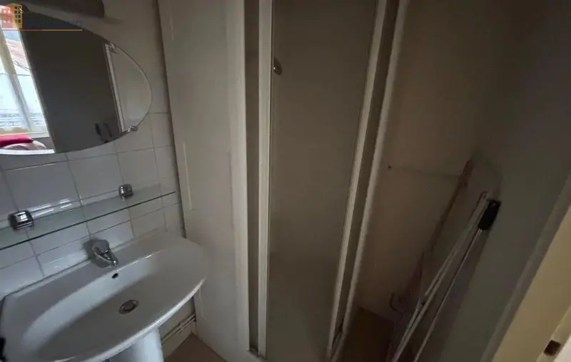 Studio 26m² Saint-Claude 39200 - Meublé, 2e étage - Photo 3