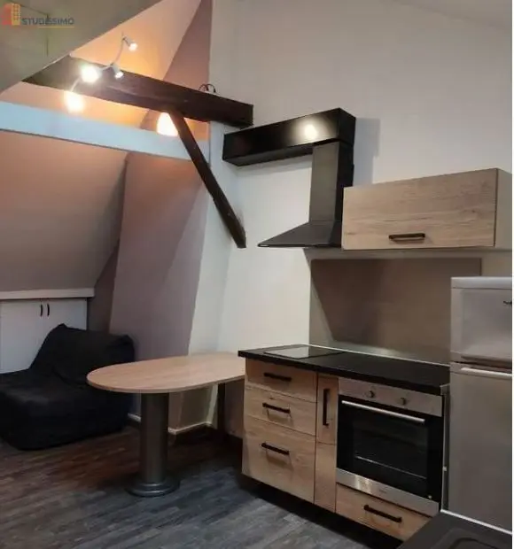 Studio meublé 28m² Dole - Rue piétonne, proche lycées - Photo 2
