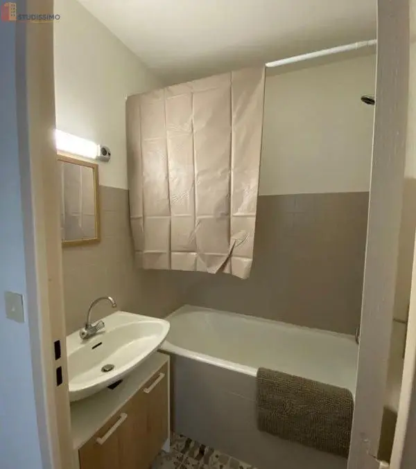 Studio meublé 23m² Lons-le-Saunier - Lumineux, dernier étage - Photo 1