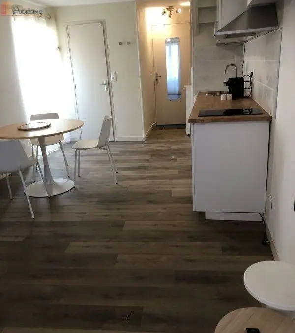 Studio meublé 29m² Lons-le-Saunier - Meublé, lumineux - Photo 2
