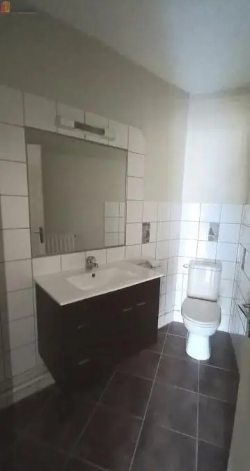 Studio 28m² Montbrison - DPE D, 1er étage - Photo 1