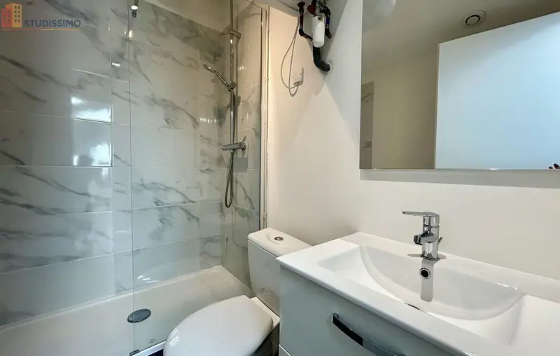 Studio meublé 18m² Saint-Étienne 42000 - Meublé, 2e étage - Photo 1