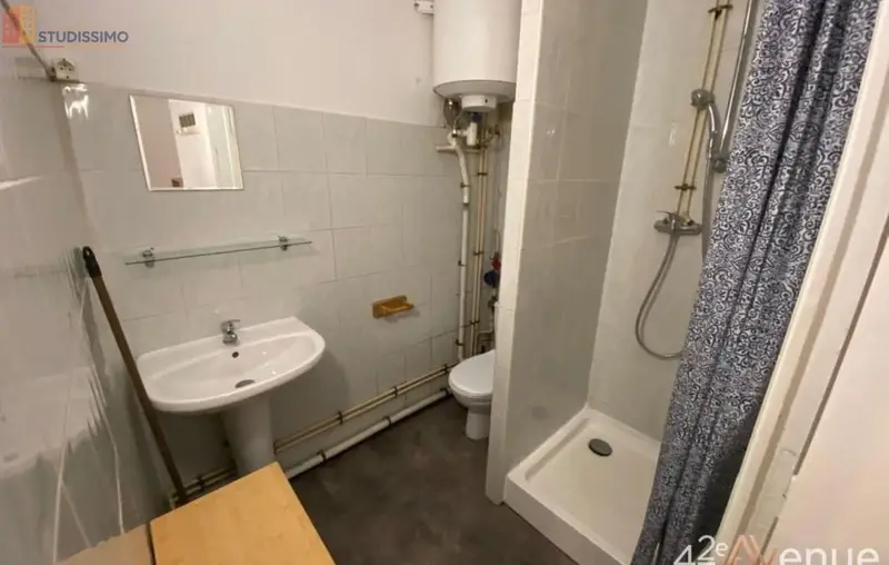 Studio 27m² Saint-Étienne 42000 - Meublé, dernier étage - Photo 2