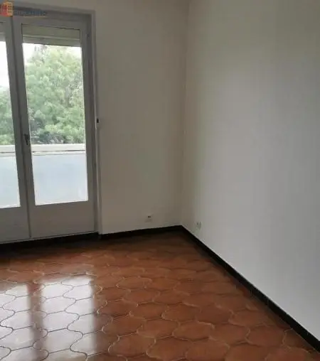 Studio 31m² Saint-Genest-Lerpt - Étage 2, DPE D - Photo 6