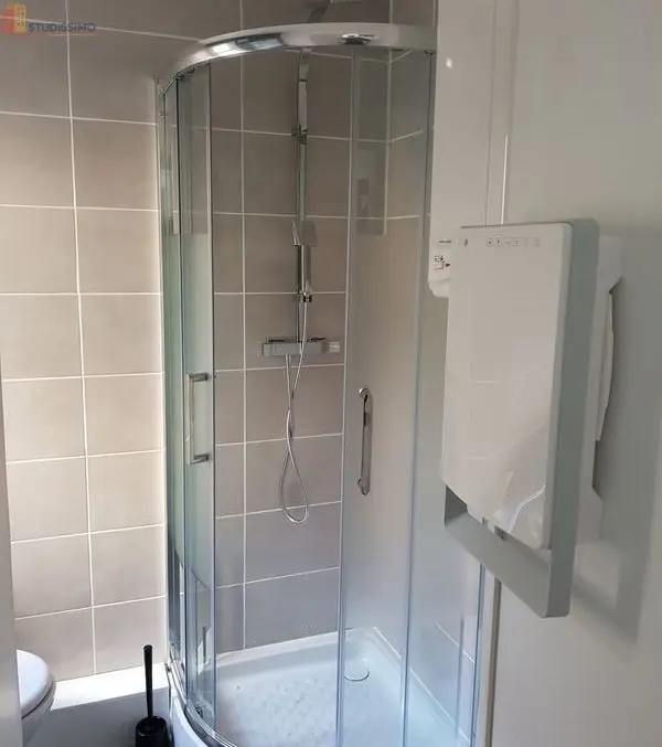 Studio meublé 17m² Saint-Étienne 42000 - RDC, donnant sur cour - Photo 1