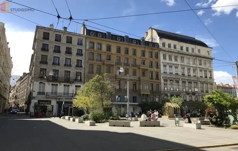 Studio 17m² Saint-Étienne 42000 - Étage élevé, DPE C - Photo 1
