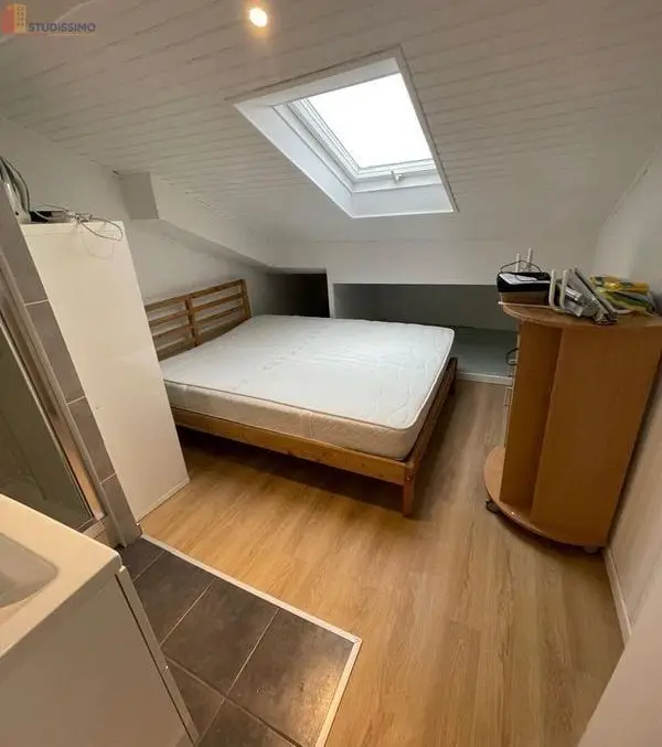 Studio meublé 27m² Saint-Étienne 42100 - Meublé, dernier étage - Photo 2