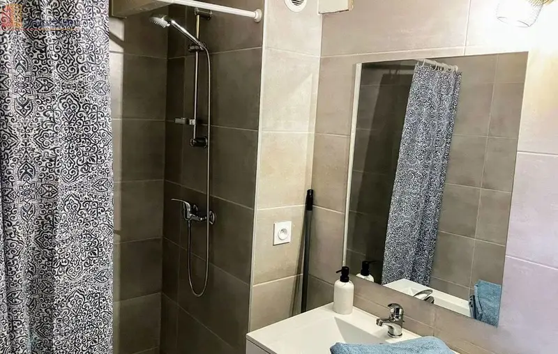 Studio meublé 20m² Saint-Étienne - Refait à neuf, proche place Jean Jaurès - Photo 2