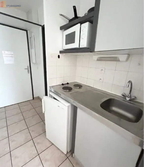 Studio meublé 18m² Saint-Étienne 42100 - Meublé, dernier étage - Photo 4