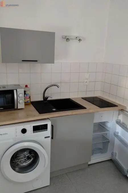 Studio meublé 24m² Saint-Étienne 42000 - Meublé, dernier étage - Photo 1