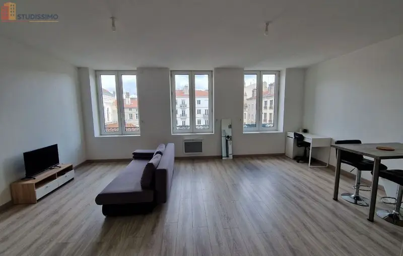 Studio 40m² Saint-Étienne 42000 - Meublé, dernier étage - Photo 1