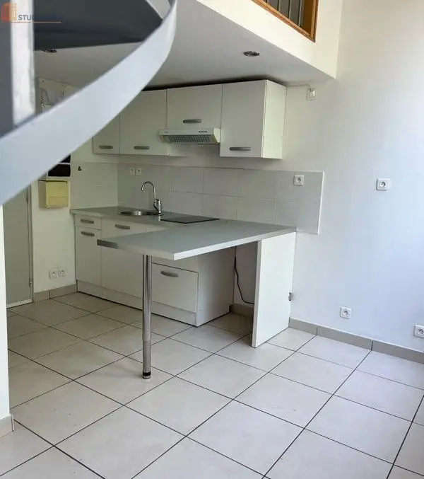 Studio 24m² Saint-Étienne 42100 - Duplex, lumineux - Photo 2