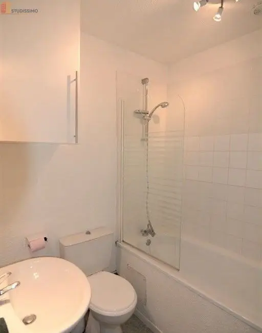 Studio 25m² Saint-Étienne 42000 - Sur cour, proche commerces - Photo 7