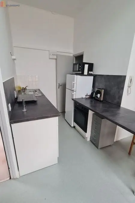 Studio meublé 24m² Yssingeaux - Plein centre, parking - Photo 4