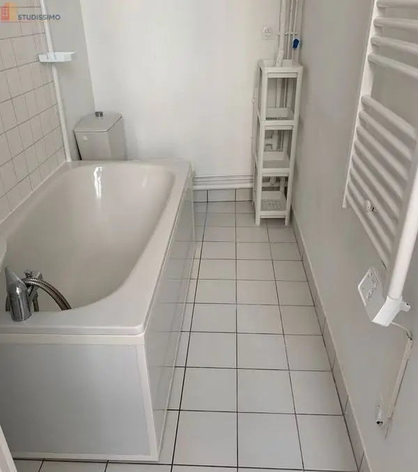 Studio meublé 25m² Nantes centre - Lumineux, dernier étage - Photo 2