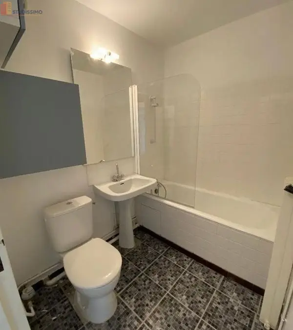Studio meublé 31m² Olivet - Lumineux, 3e étage - Photo 3